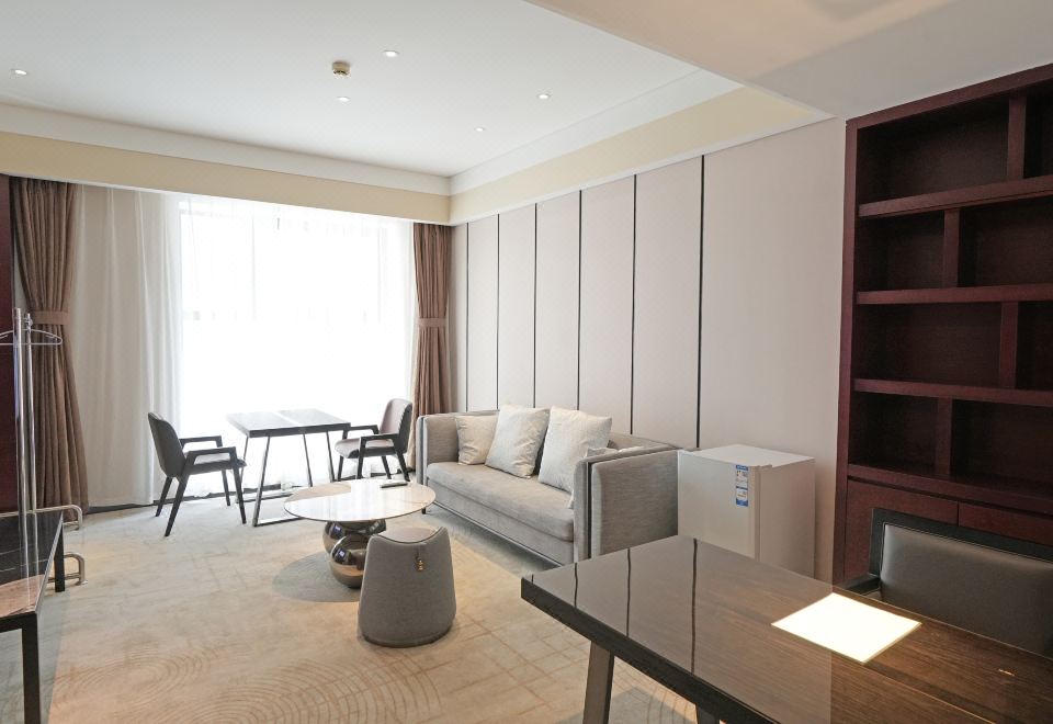 豪华套房（零压床垫+鹅绒枕+小冰箱）