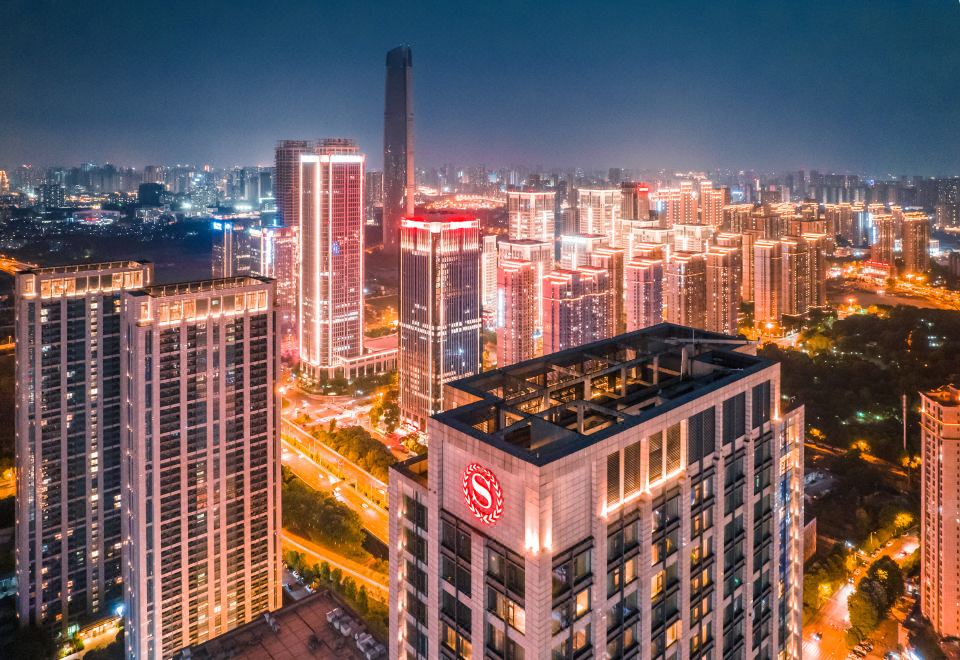 高级豪华双床房「云端俯看繁华+尽享静谧休憩」