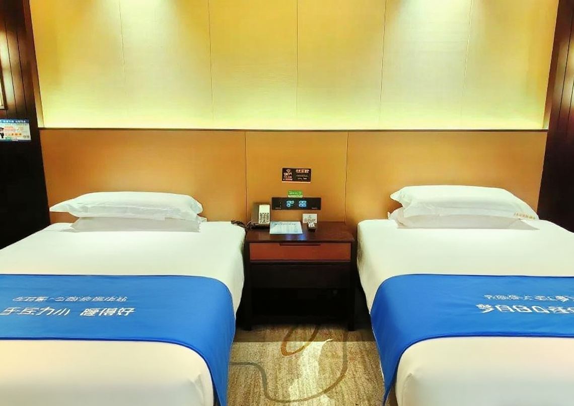 Huichang Moon Bay International Hotel (Huichang County Administrative Center Store)梦百合0压双床房（0压记忆枕+0压床垫）