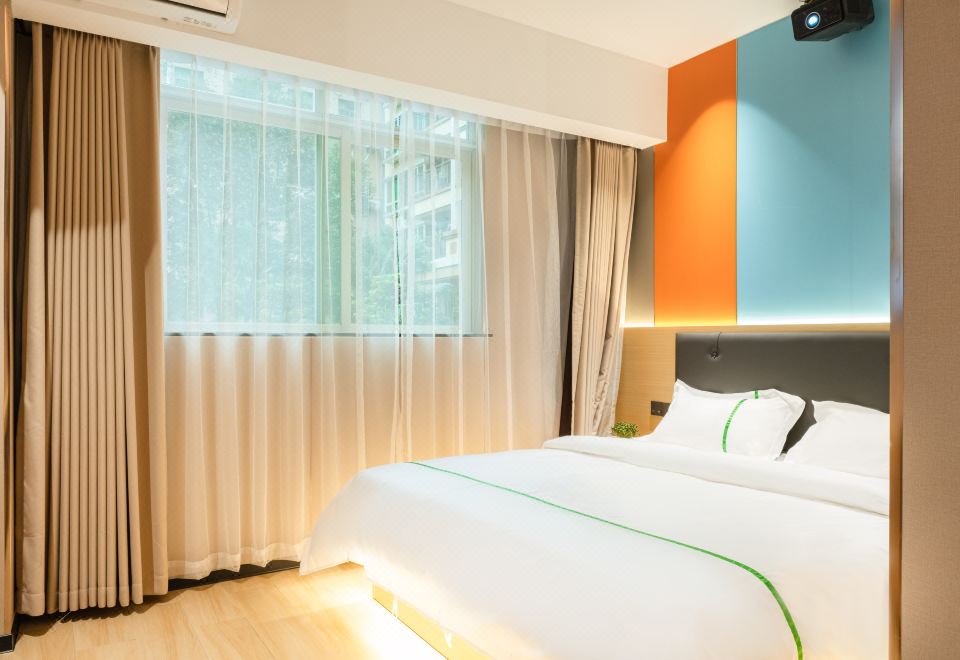 悦享大床影音房