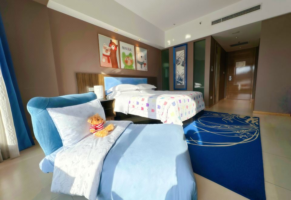 亲子主题大床房（小童梳化床+小童洗漱用品+木马）