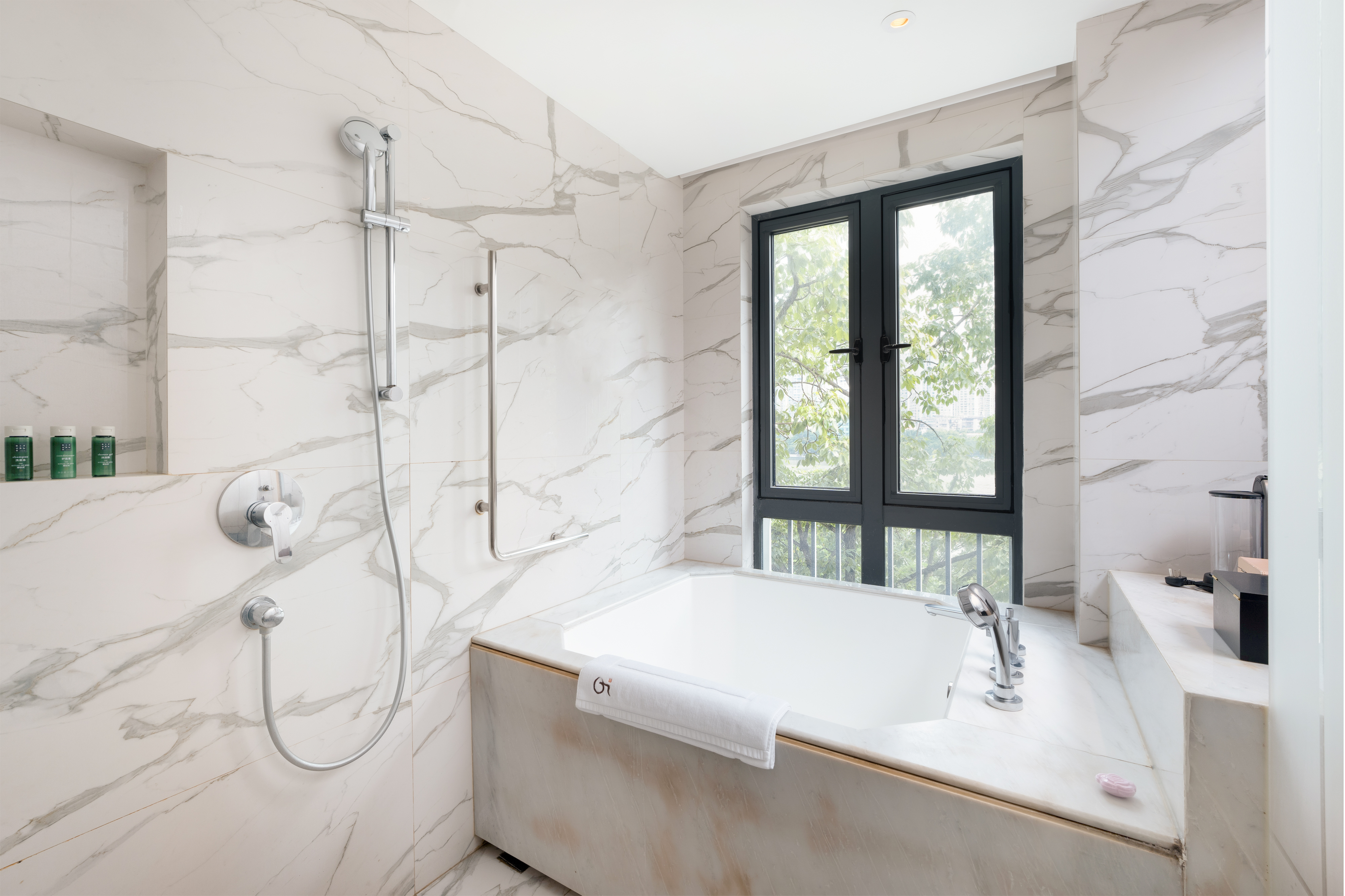 水舞·江景阳台大床房（180°江景阳台+高奢洗护品）