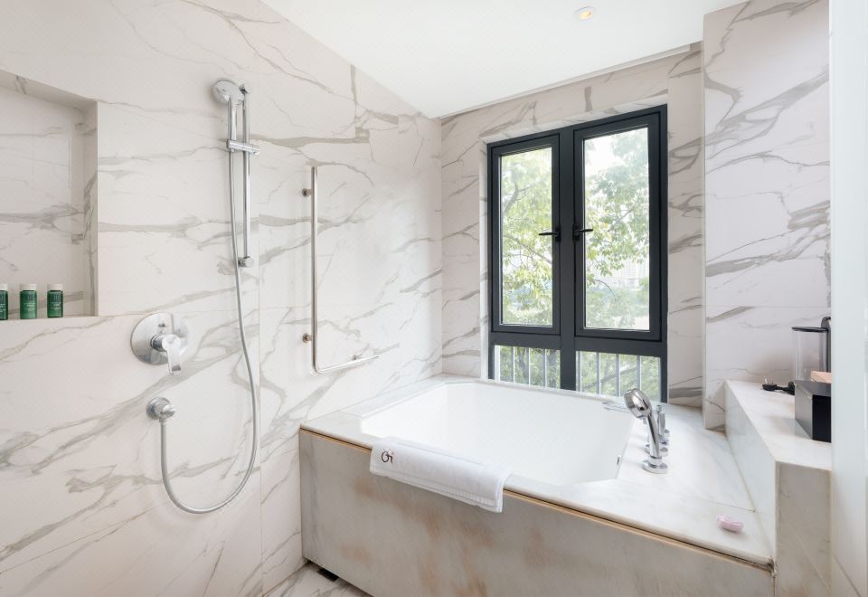 兰庭·江景大床房（180°观景+观景浴缸+高奢洗护品）