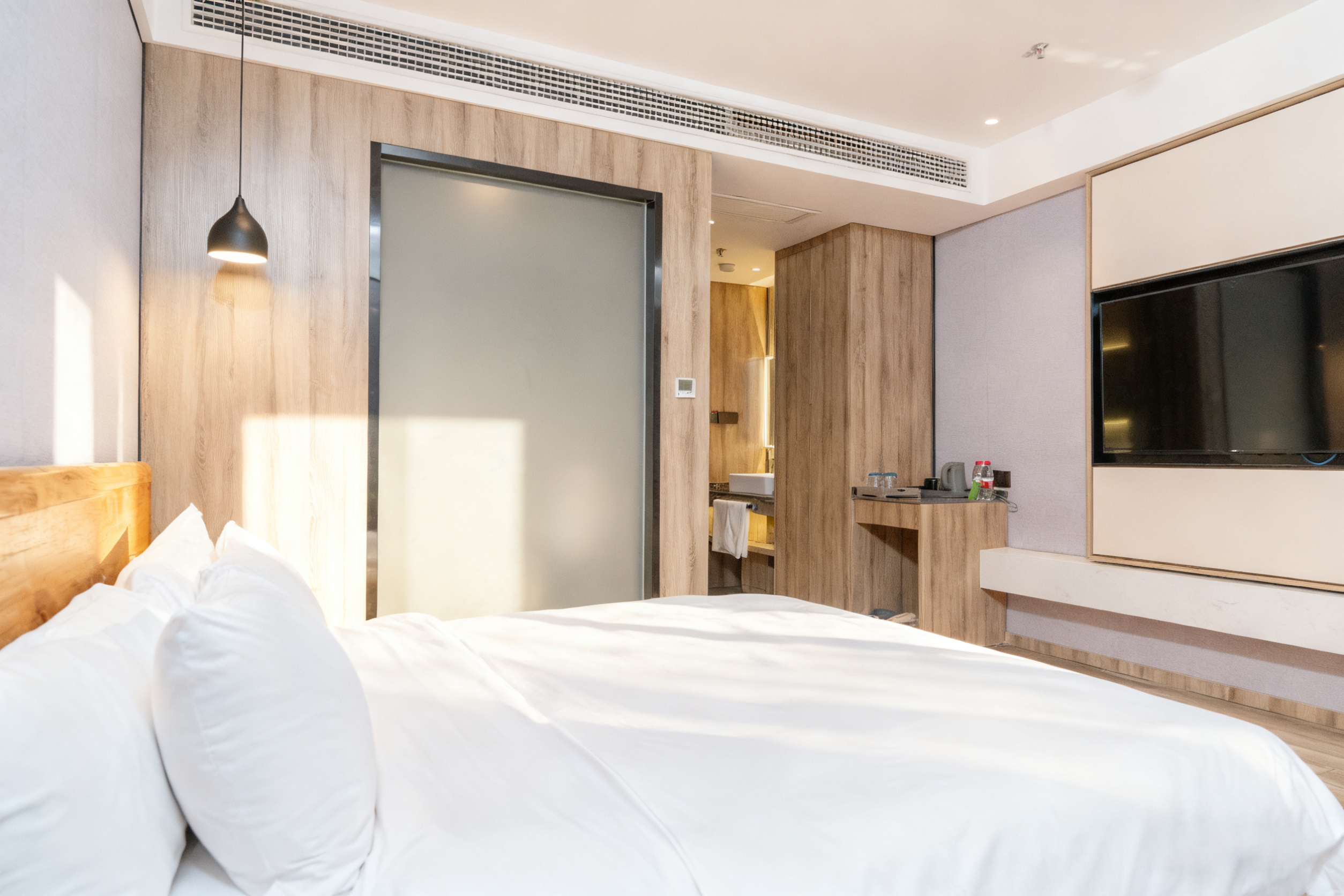 高级大床房（智能马桶＋电视投屏＋梦百合床垫）