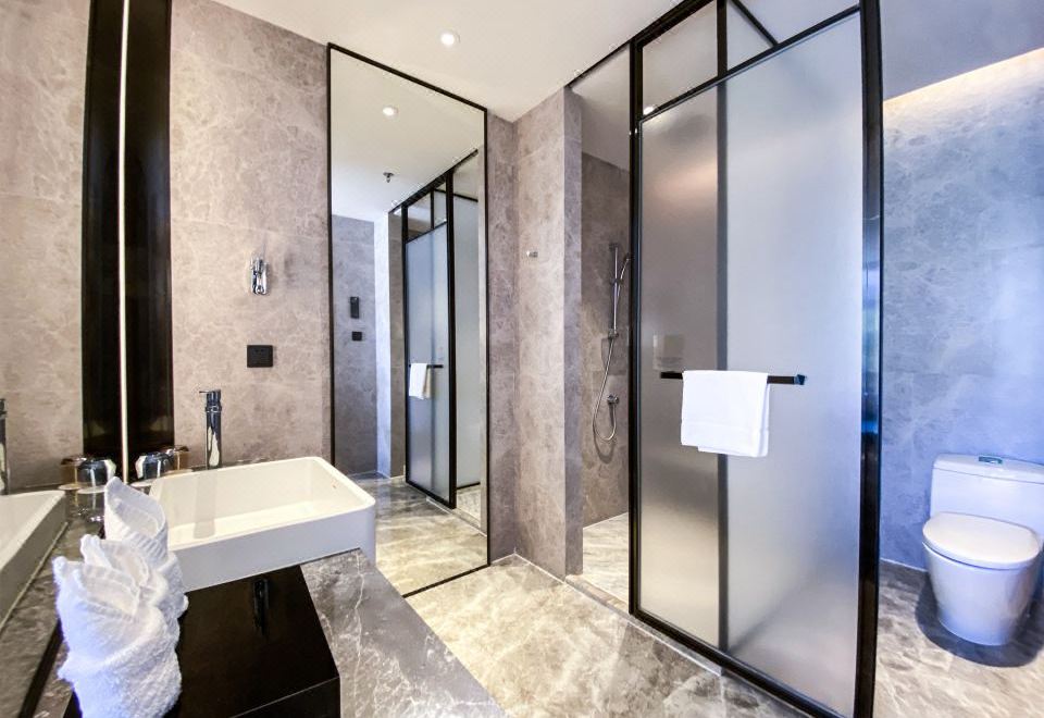 Courtyard by Marriott Shenzhen NorthwestGuestroom Twin Beds - No Windows