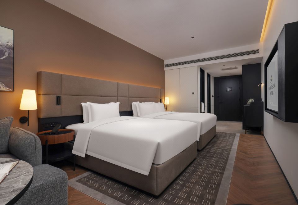 Deluxe Family Room