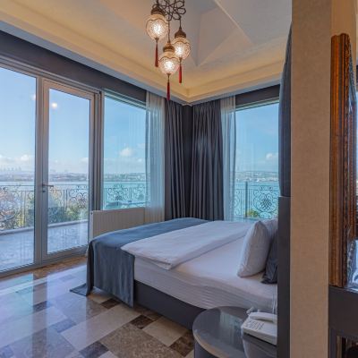 Corner Suite Room With Balcony Kronos Hotel Promo Code