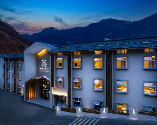 Yushe Yunshan Designer Hot Spring Hotel (Jiuzhaigou Scenic Area Visitor Center) Hotel di Jiuzhaigou