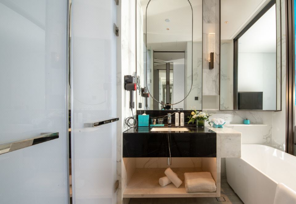 悦享湖景大床房