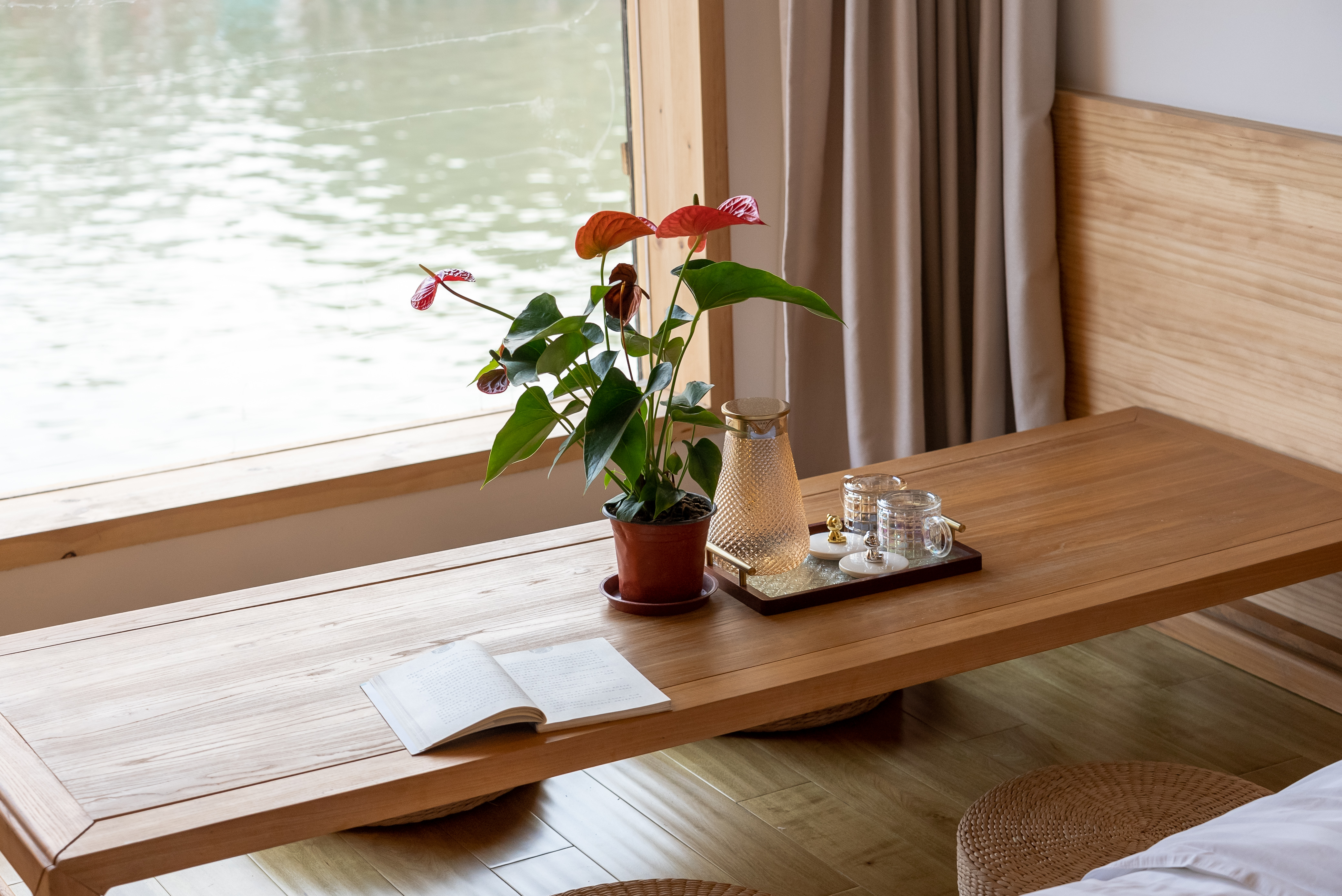 东井·榻榻米房丨小冰箱+高清电视+古桥河景