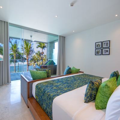 Deluxe Junior Suite with Ocean View 1 King bed