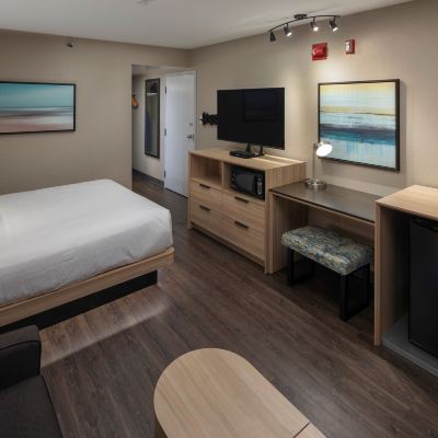 King Bed Kitchenette Accent Inns Victoria Promo Code