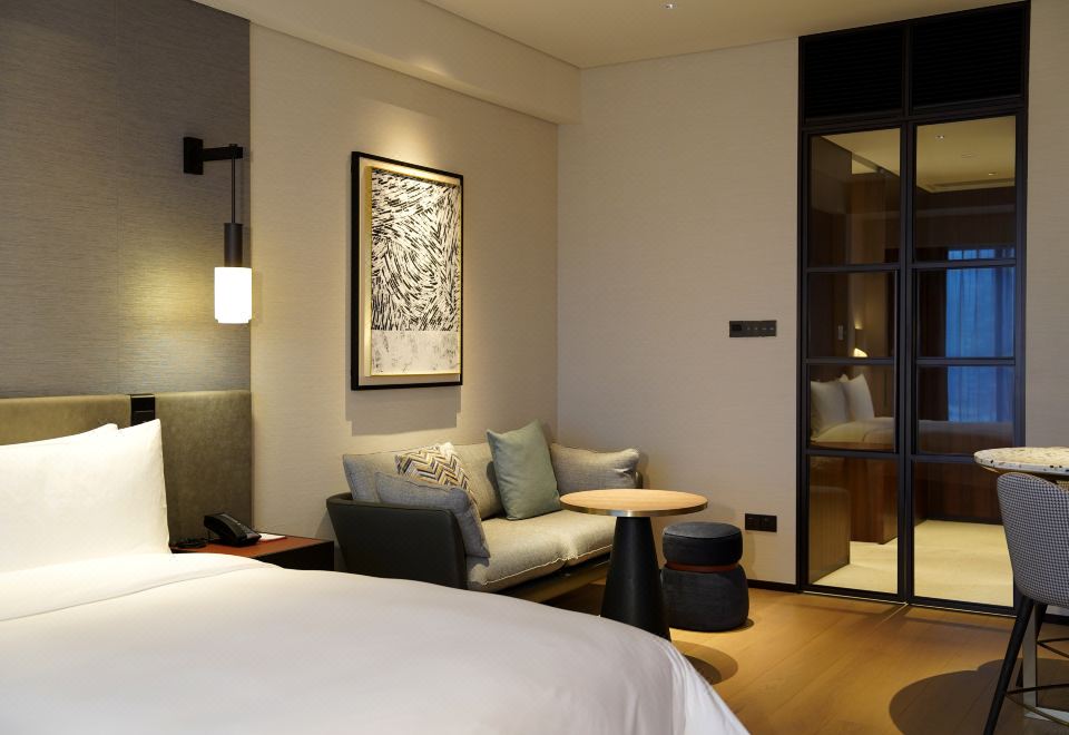 豪华大床房（私享Coffee机+Minibar）