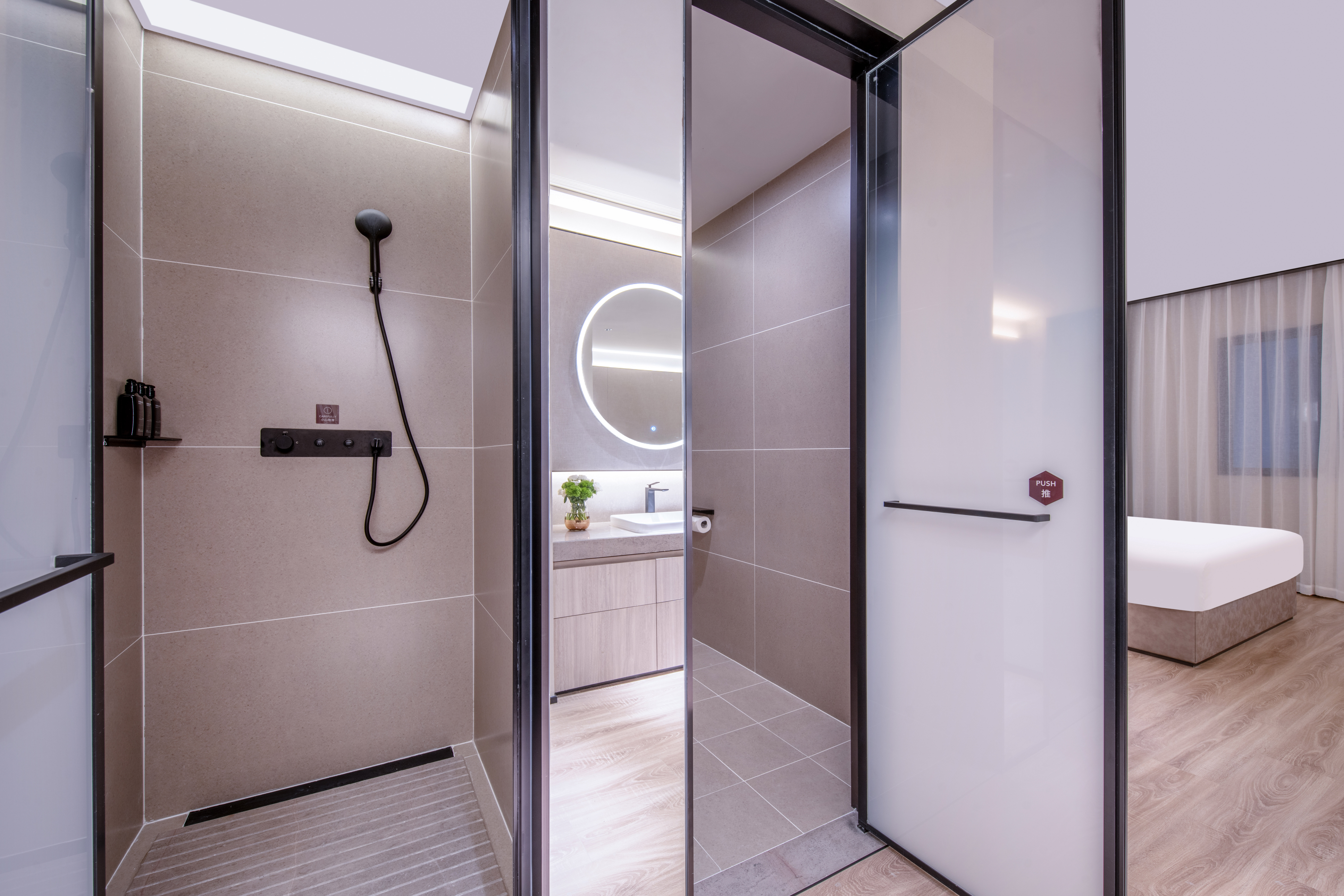 商务双床房（智能客控+小冰箱）