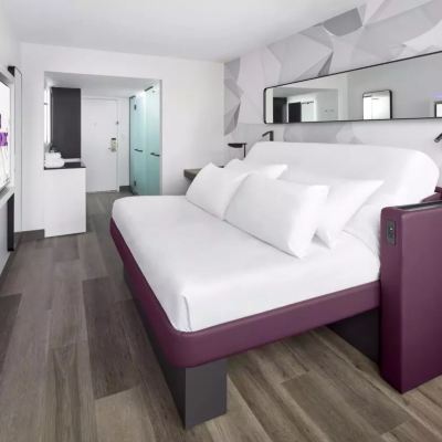 Premium King Accessible