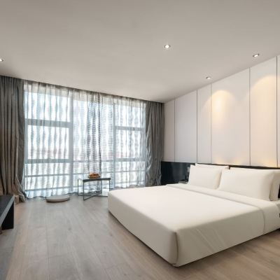 高級大床房（浴缸房+投屏電視+亞朵記憶枕） 上海國際旅遊度假區野生動物園亞朵X飯店優惠