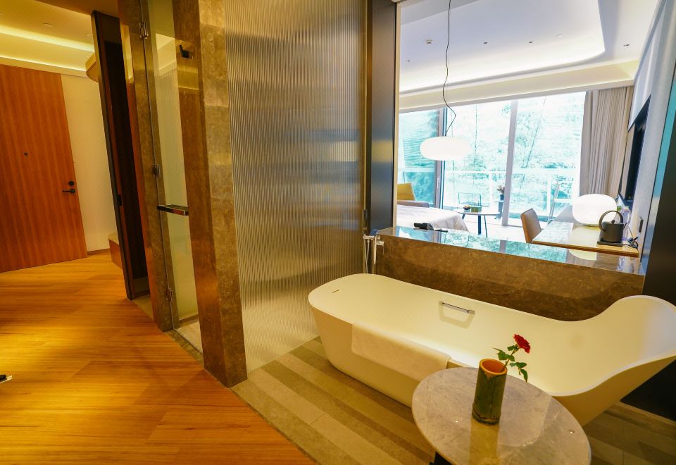 Premier Room (Double Bed)