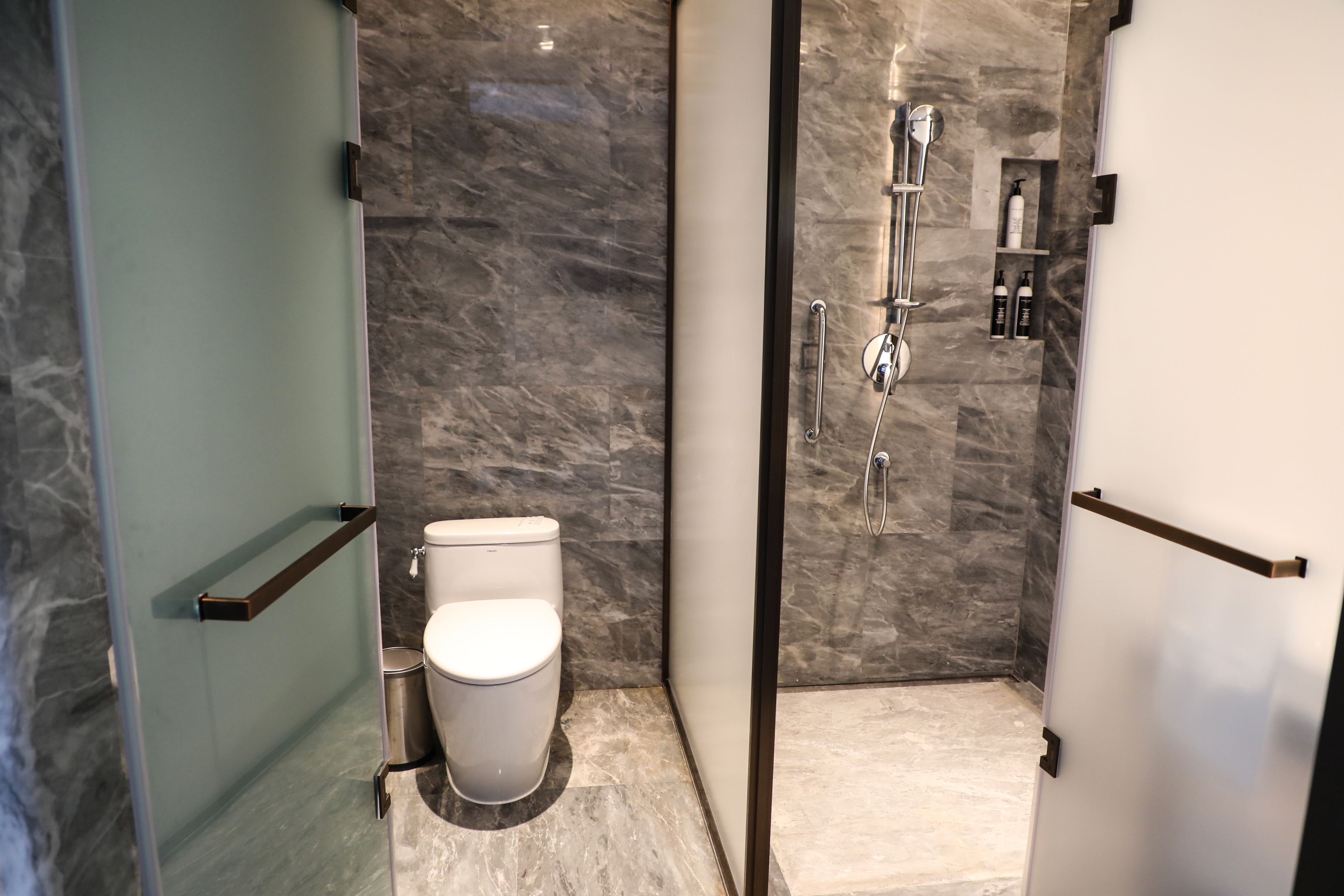 豪华双床房（繁华街景+落地窗+AccaKappa洗护）