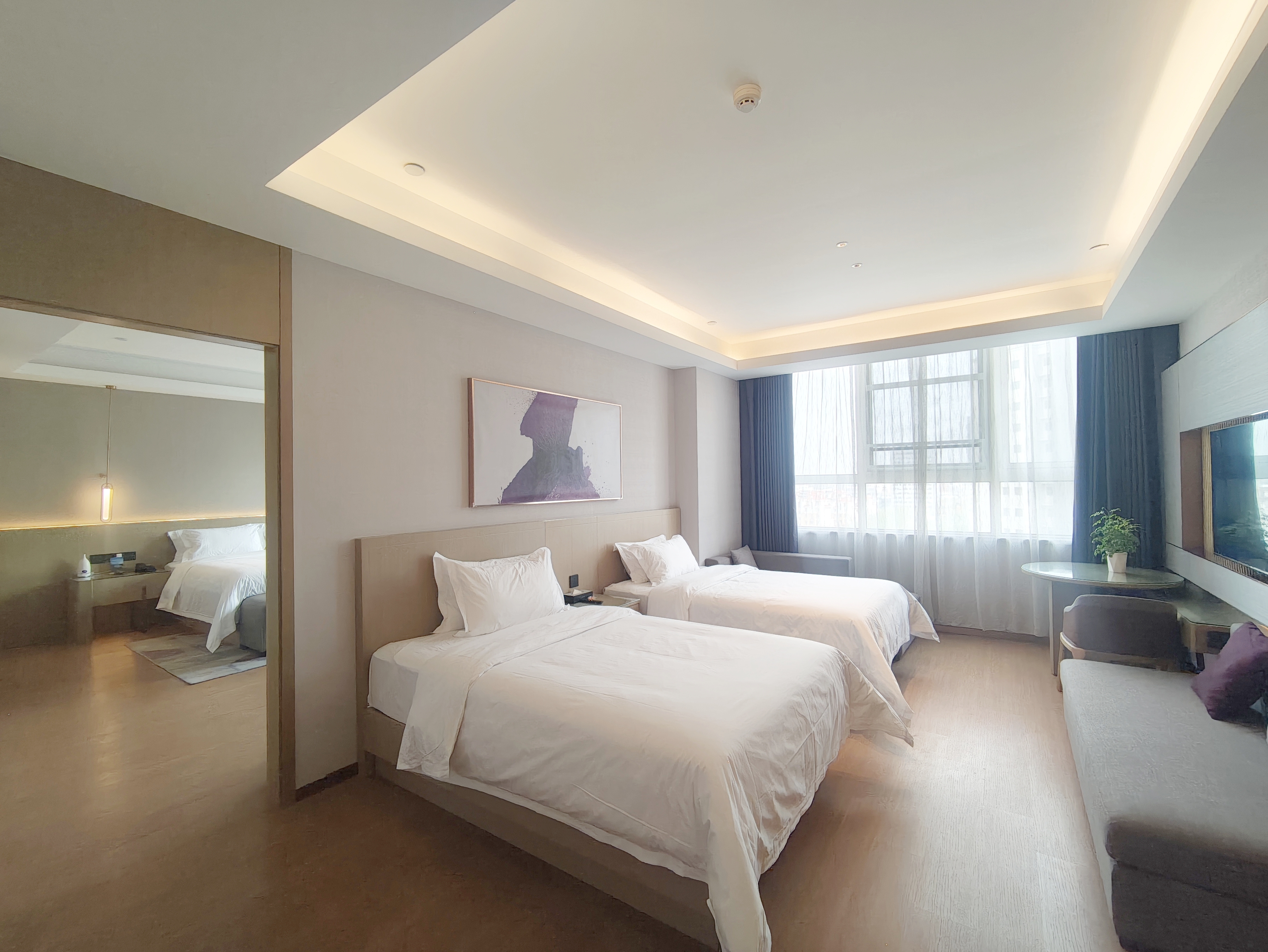 Lavande Hotel (Tianjin Zhongxin Ecological City Jijing Tiandi Branch)豪华家庭房（慕思品牌床垫+电视投屏+城市街景+冰箱）