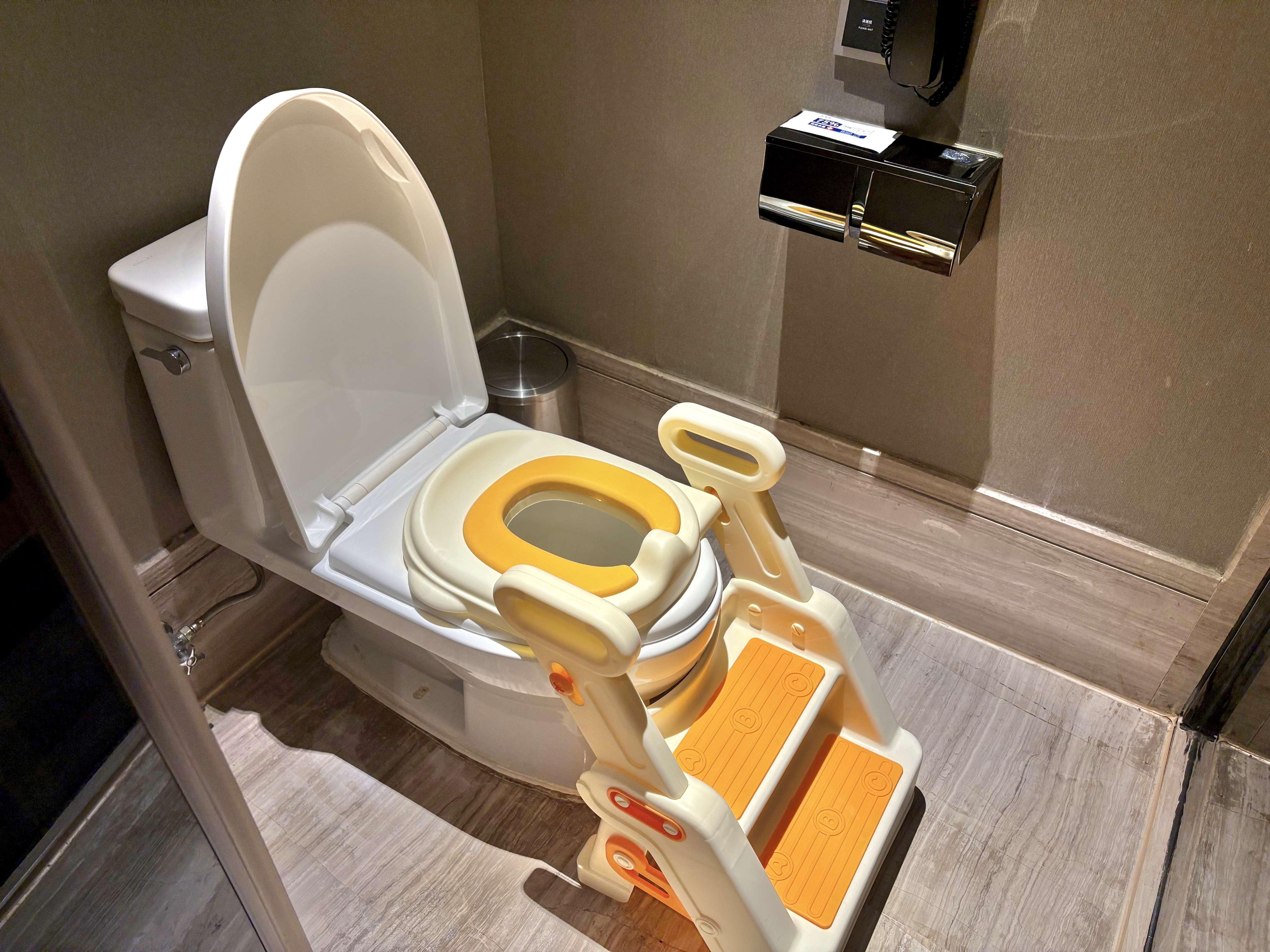 奶龍主題親子房