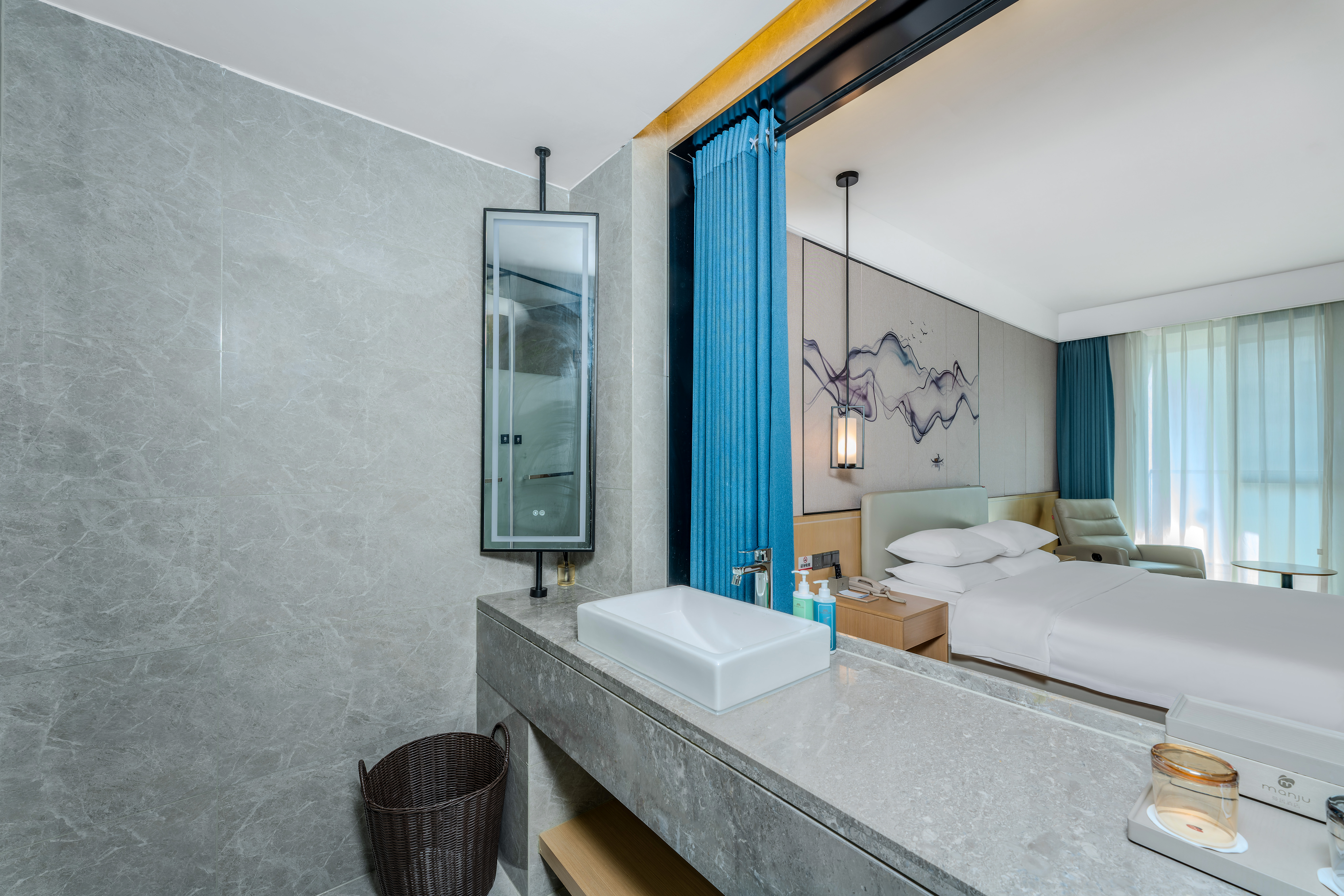 曼享豪华大床房（迷你冰箱+阳光露台）