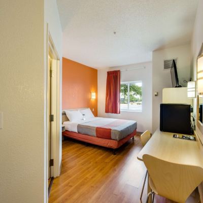 1 QUEEN BED | MINI FRIDGE Motel 6-Brampton, on - Toronto Promo Code
