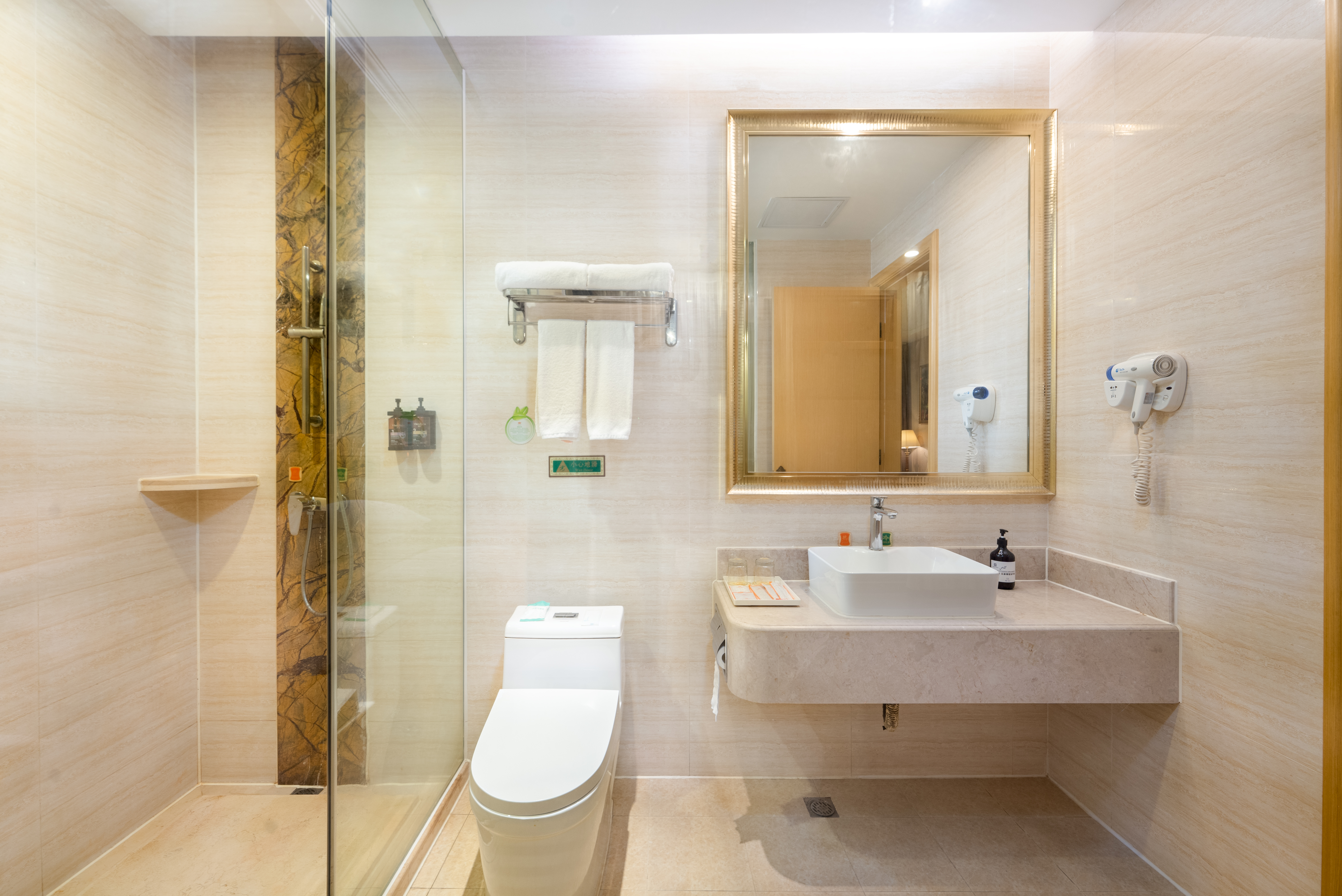 标准大床房（单人沙发丨宽敞舒适）