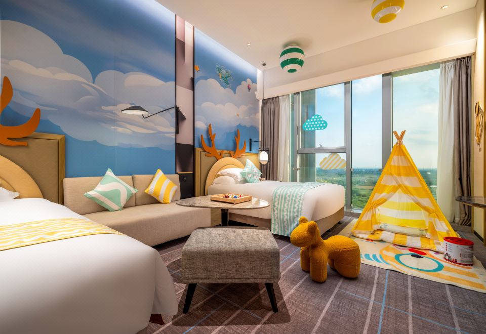 Crowne Plaza QidongCandy House Themed Twin Room (Cute Kids Tent + Childhood Carousel + Picture Books)