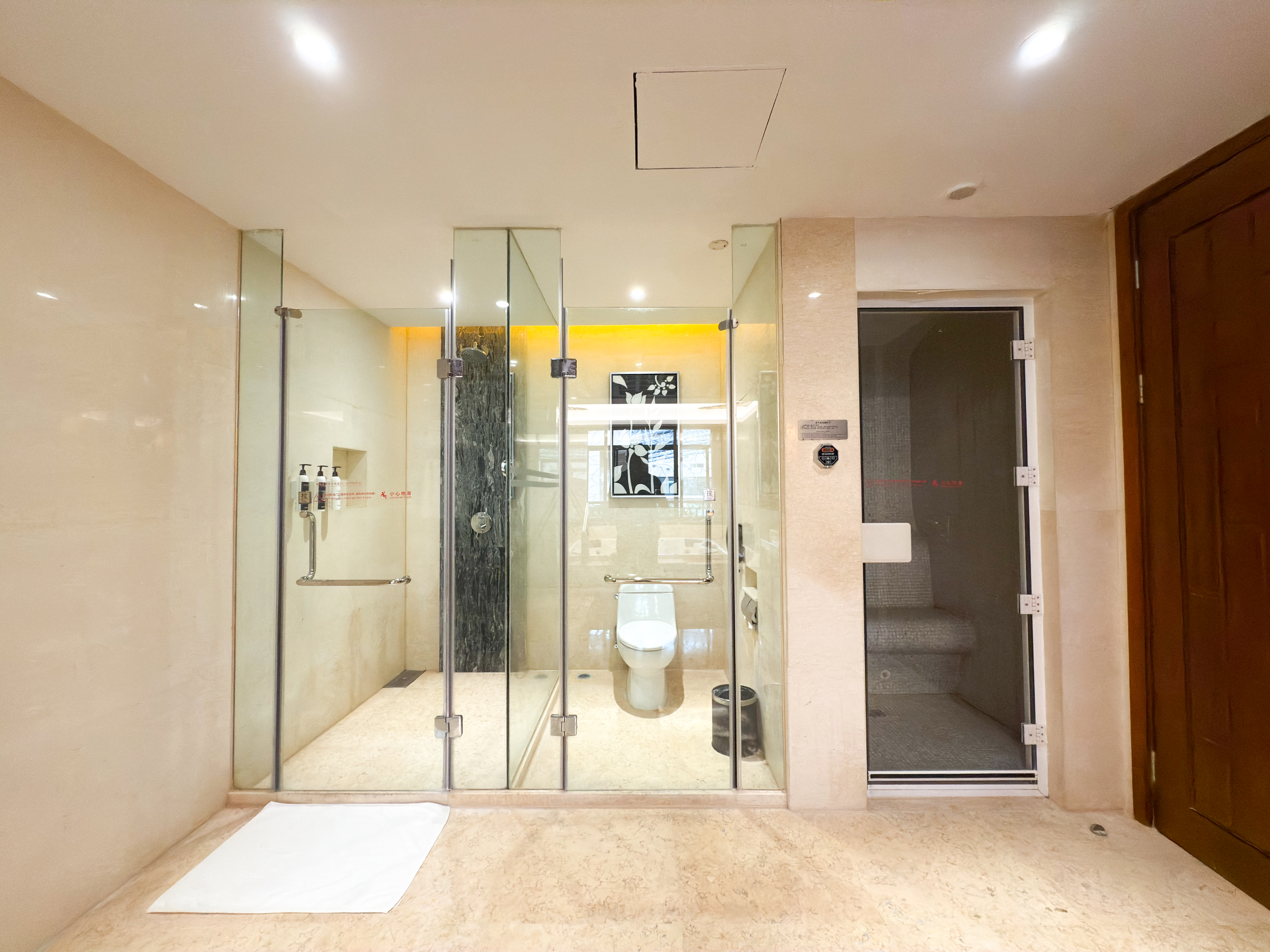 温泉双卧室豪华套房（观景阳台+大浴缸+湿蒸房+1淋浴）