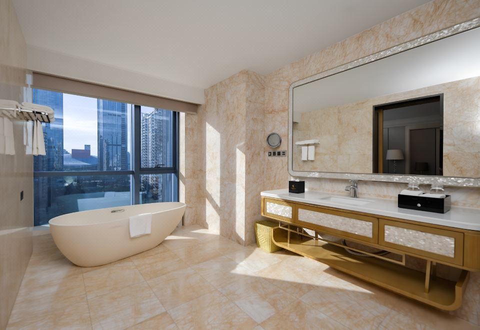 尊享大床房-全景落地窗-超大床-大浴室-深泡浴缸