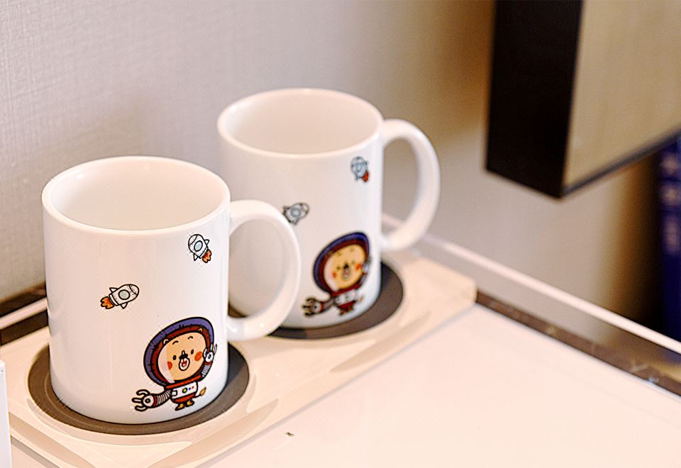 Courtyard by Marriott Shanghai HongqiaoPea Planet Theme Family Double Bed Room