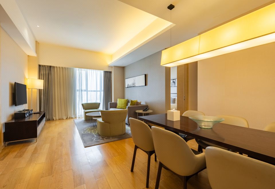 三室行政房 | 全套廚房設備+雙衞生間+洗衣機