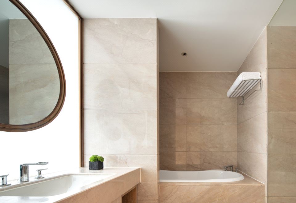 豪华大床房丨静音全景落地窗+放空躺椅+金可儿甜梦之床