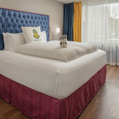 Metro View King Mobility Accessible W/Roll-in Shower - Communication Features Staypineapple, Hotel Rose, Downtown Portland Promo Code