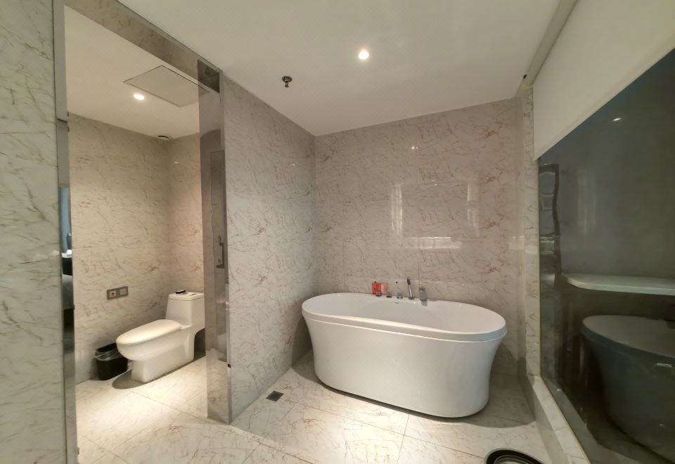 Yuanling Huixin Lijing HotelExecutive Suite? Smart Double Bathroom Toilet + Luxury Bathtub + Living Room + Small Refrigerator 4 Complimentary Drinks