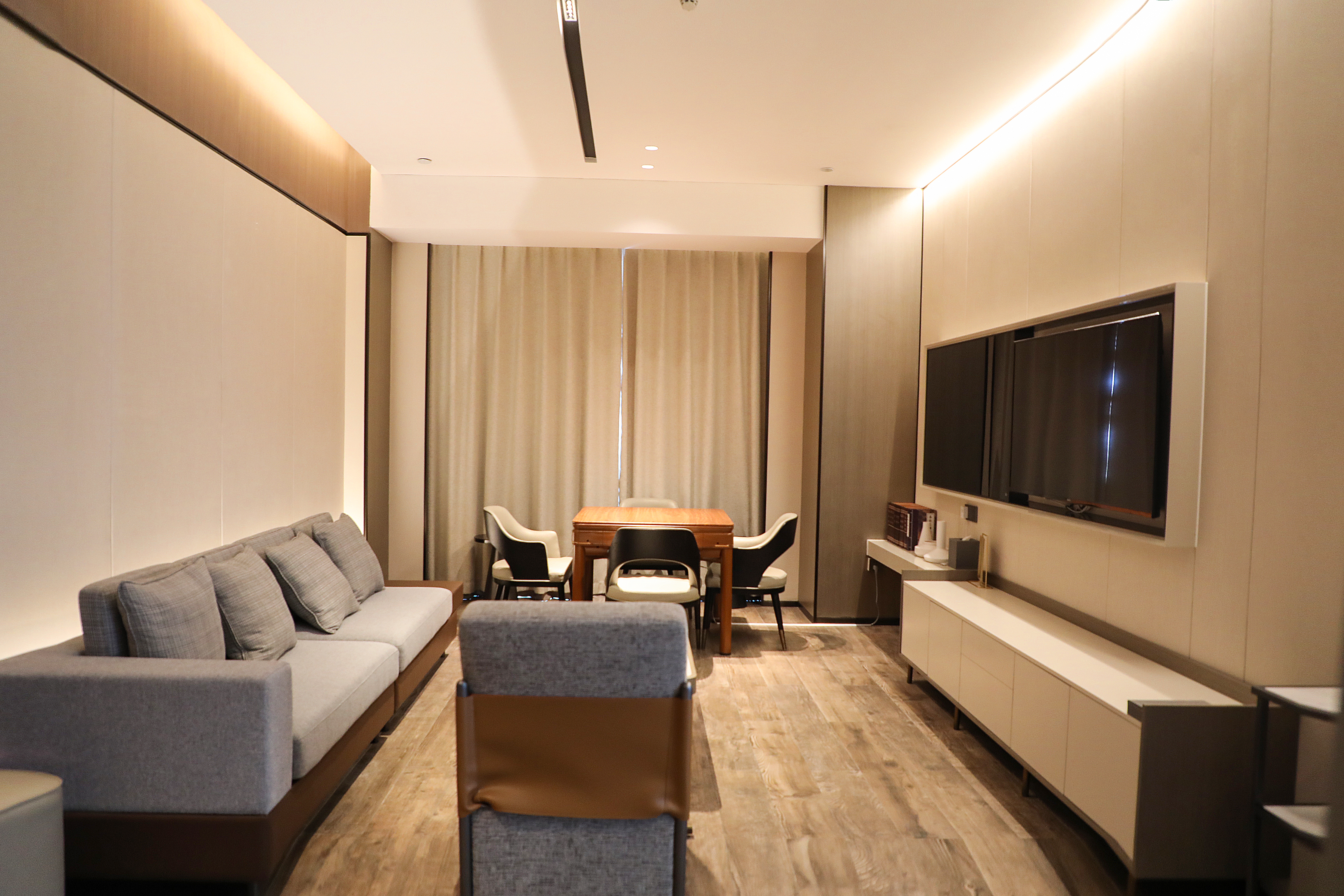 豪华套房（繁华街景+落地窗+AccaKappa洗护）