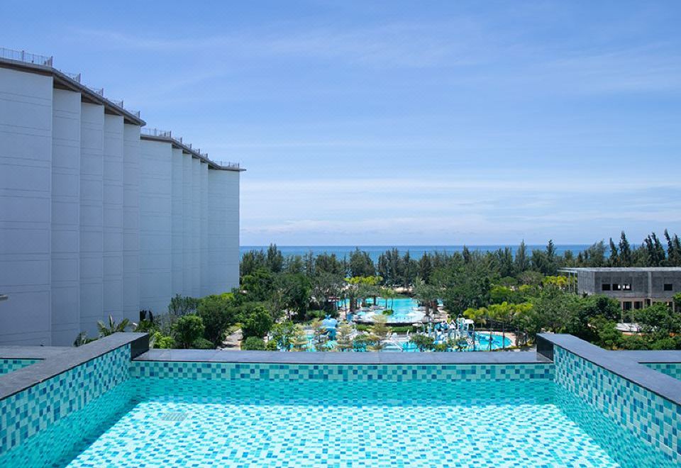 空中泳池海景大床房