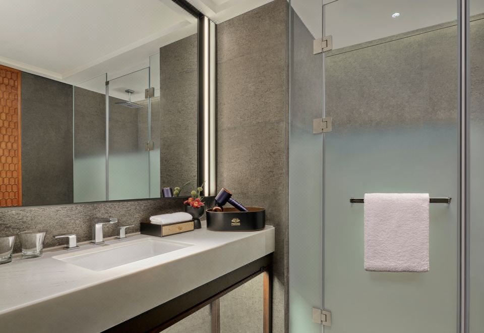 Oriental Resort GuangzhouVR Featured Deluxe Double Bed Room (Movies + Gaming)