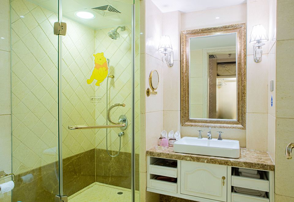 温馨小熊维尼亲子主题房