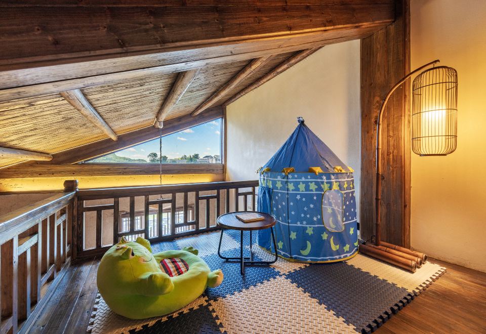 Shuiyong Jinjiang HotelWest Wing Parent-child Loft View Room