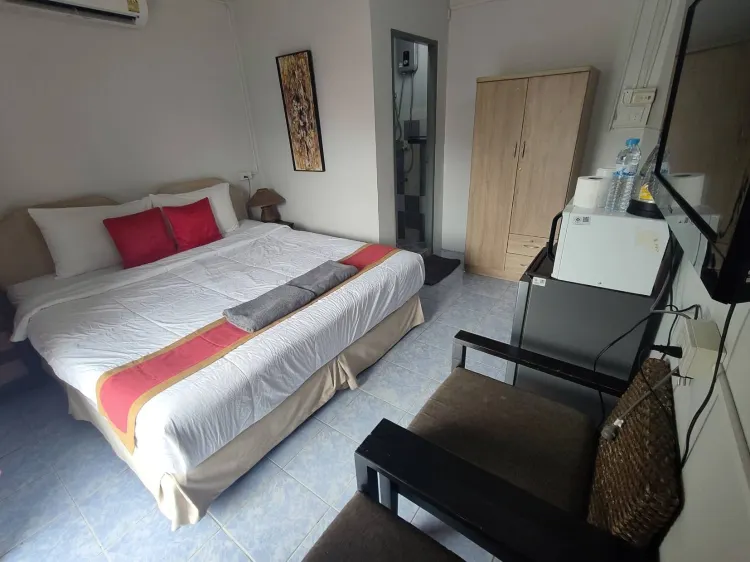 ห้องเตียงใหญ่ พร้อมระเบียง