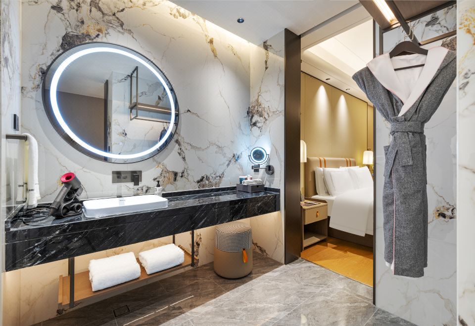 行政大床房（智能客控+Coffee机+加湿器+MIni吧+浴袍）