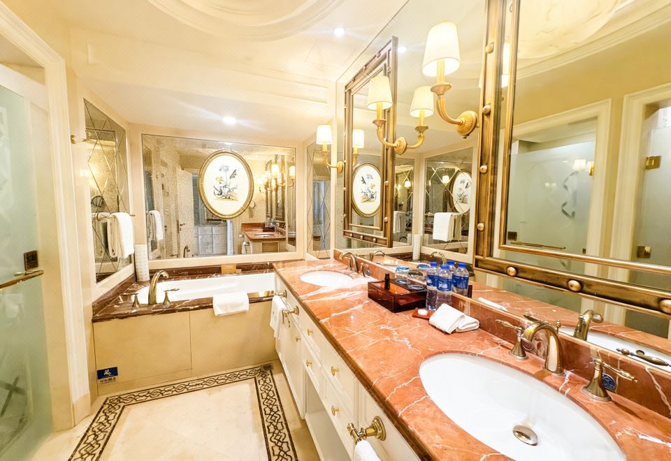 行政|湖景泡池大床房