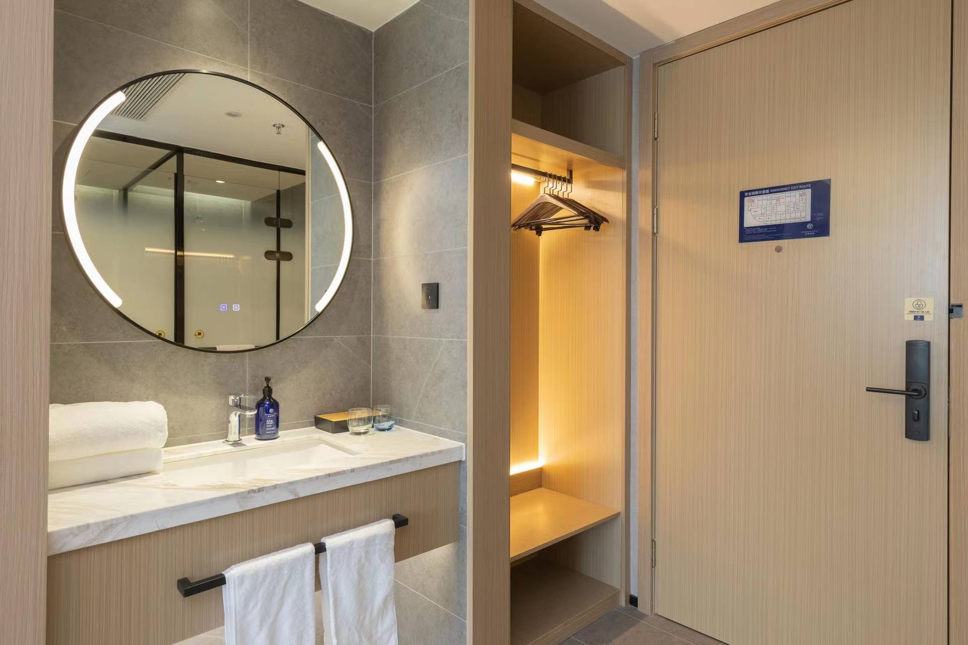 高级双床房（可投屏55寸电视+喜临门床垫+自助洗衣）