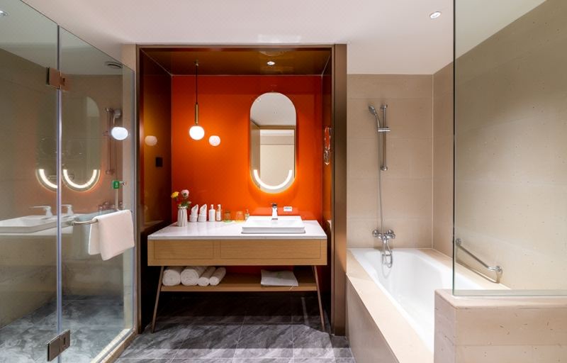 假日高级套房（落地窗、智能语音系统、小冰箱）