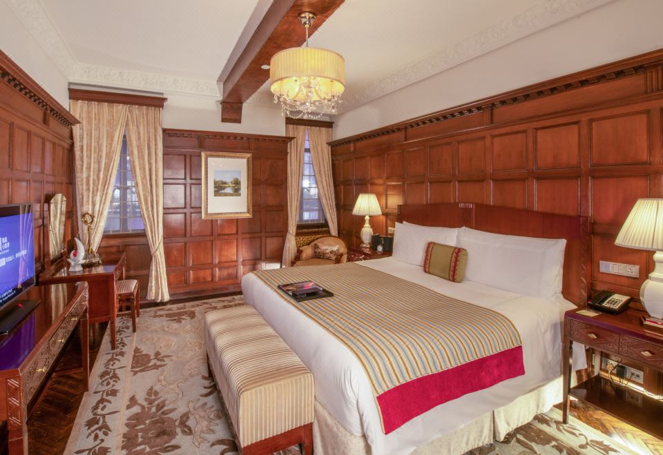 Fairmont Peace Hotel on the BundSuite