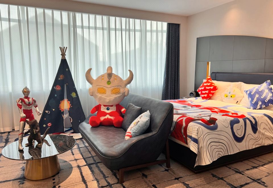 Ultraman Theme Family Suite
