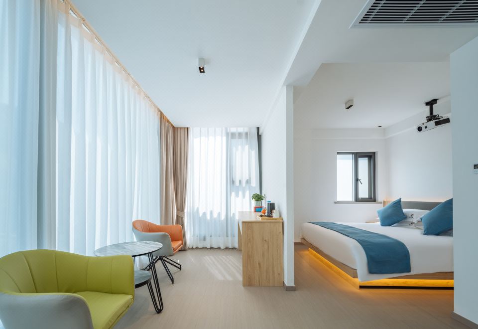 南风·轻奢浴缸大床房丨全屋地暖+高清投影+连绵山景