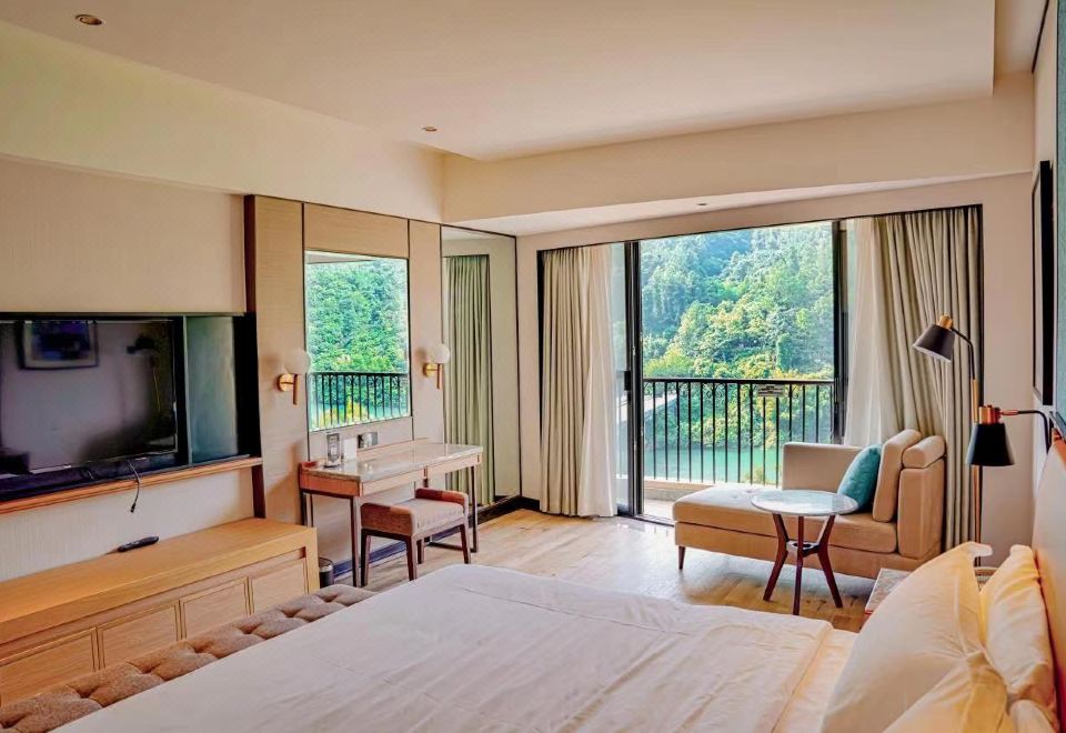 高级流溪河畔大床房?新装简欧风&一线山河景观