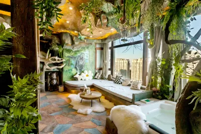 Guanlan Art Themed High-rise Homestay (Central Avenue Chinese Baroque Metro Station Branch) Hotel di 